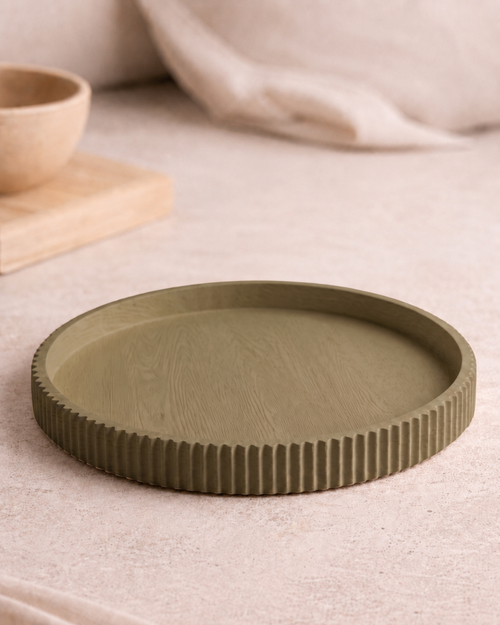Minimalistisch Enso dienblad in Olive groen, 3D-geprint rond plateau.