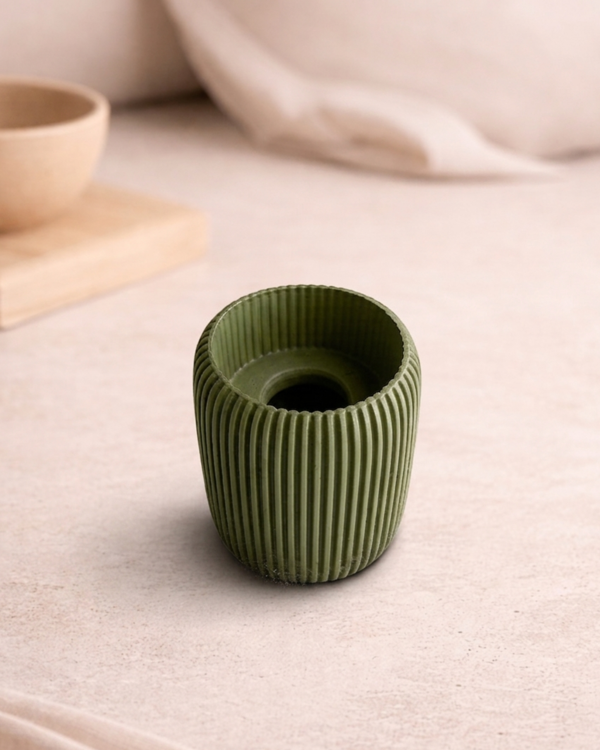 3D geprinte Hikari Holder in Japandi stijl met verticale ribbels voor LED waxinelicht in Olive