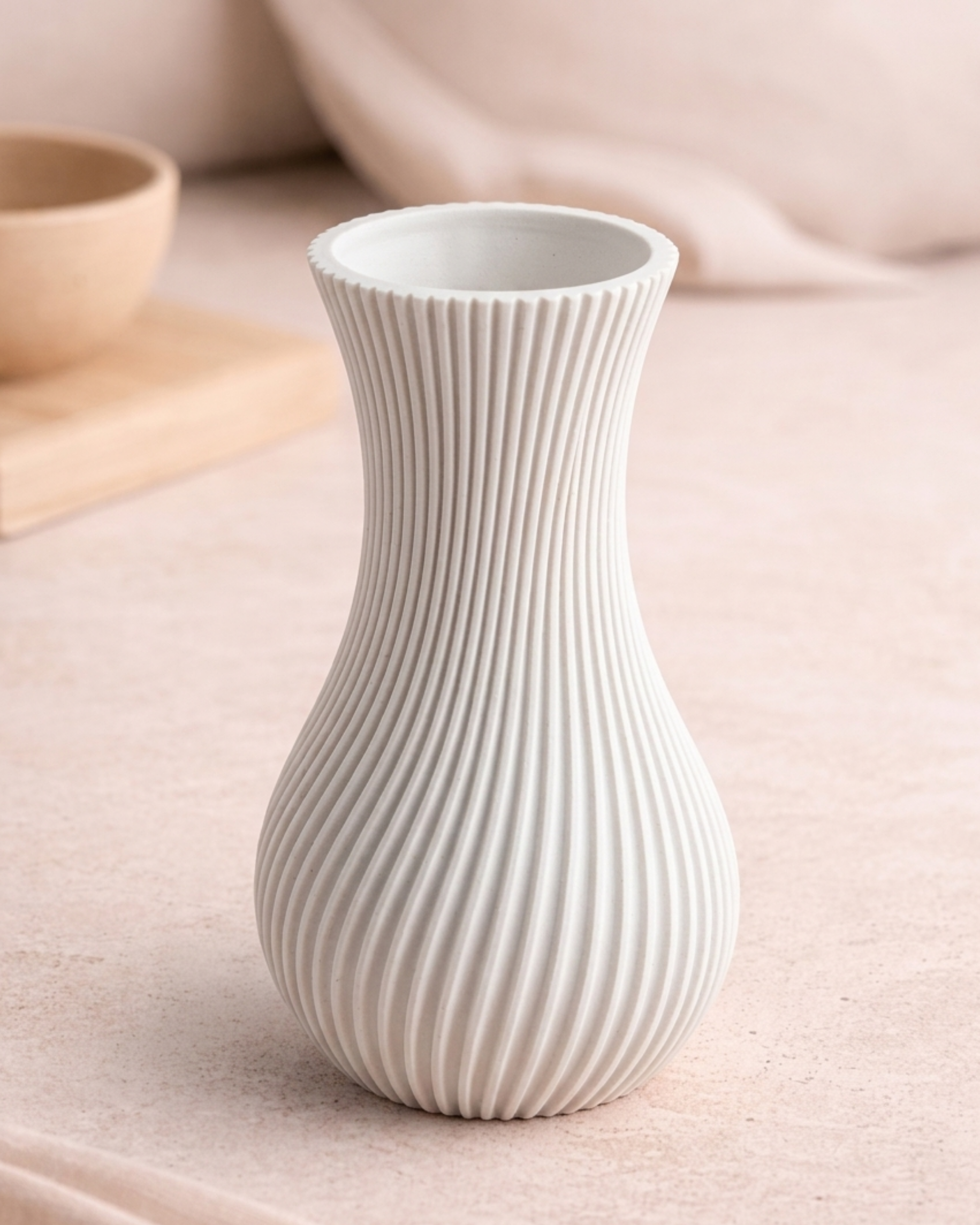 Minimalistische 3D geprinte Nami Vase in Japandi stijl met golvende lijnen in Cotton