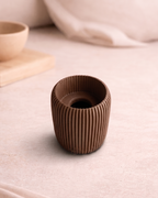 3D geprinte Hikari Holder in Japandi stijl met verticale ribbels voor LED waxinelicht in Mocha